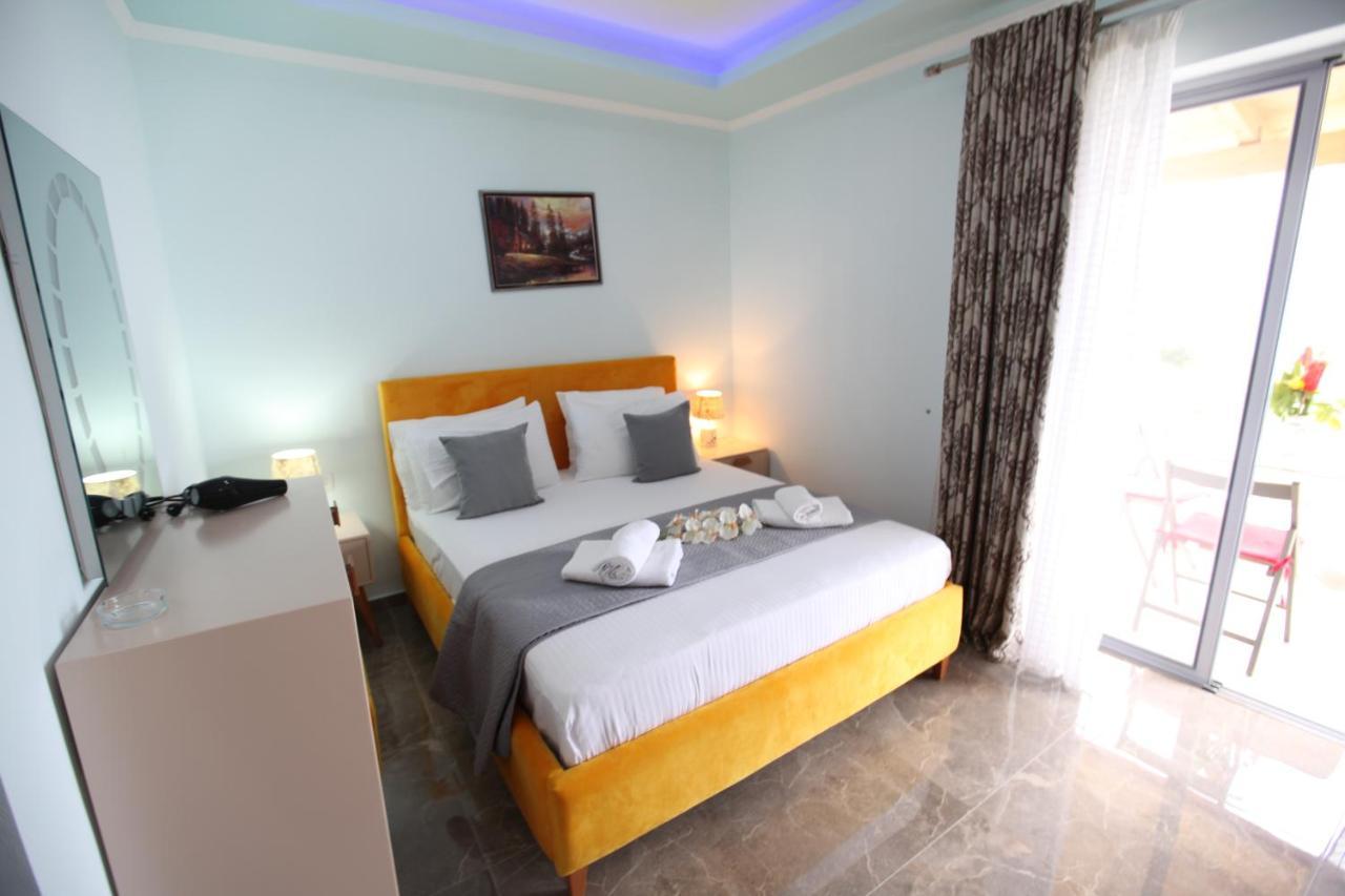 Hotel Erviliano Borsh Bagian luar foto
