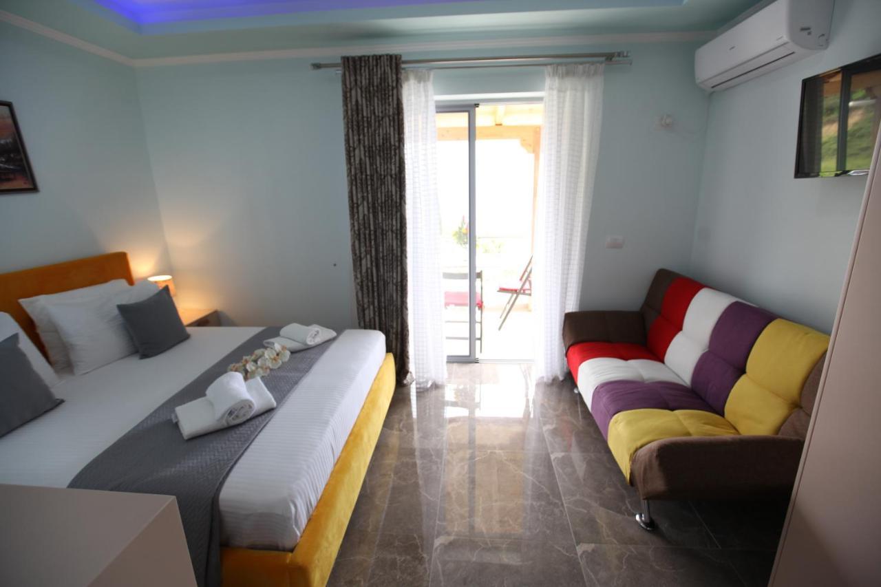 Hotel Erviliano Borsh Bagian luar foto