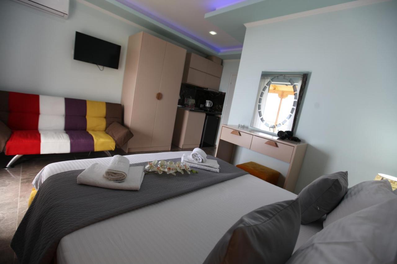 Hotel Erviliano Borsh Bagian luar foto