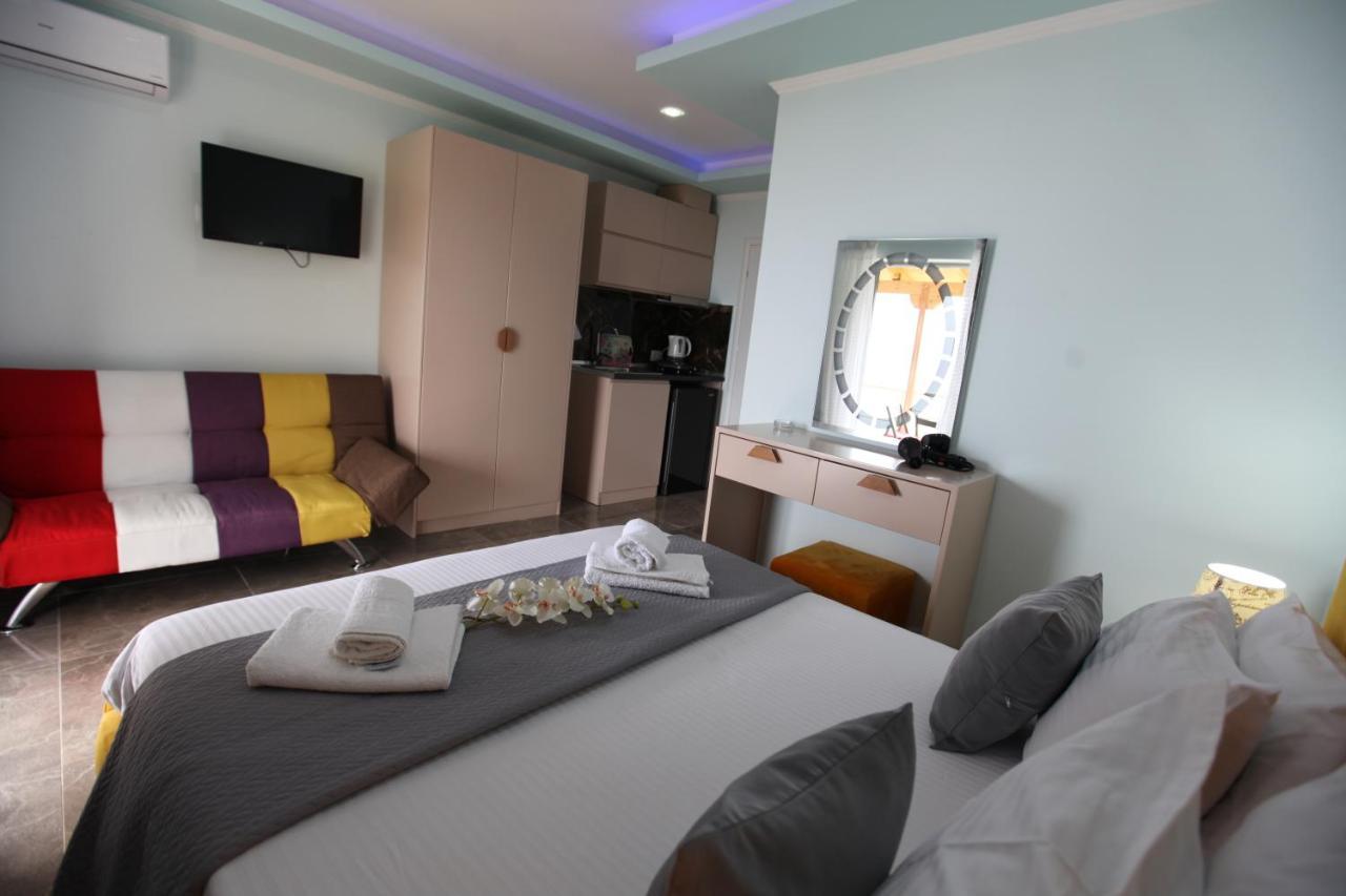 Hotel Erviliano Borsh Bagian luar foto