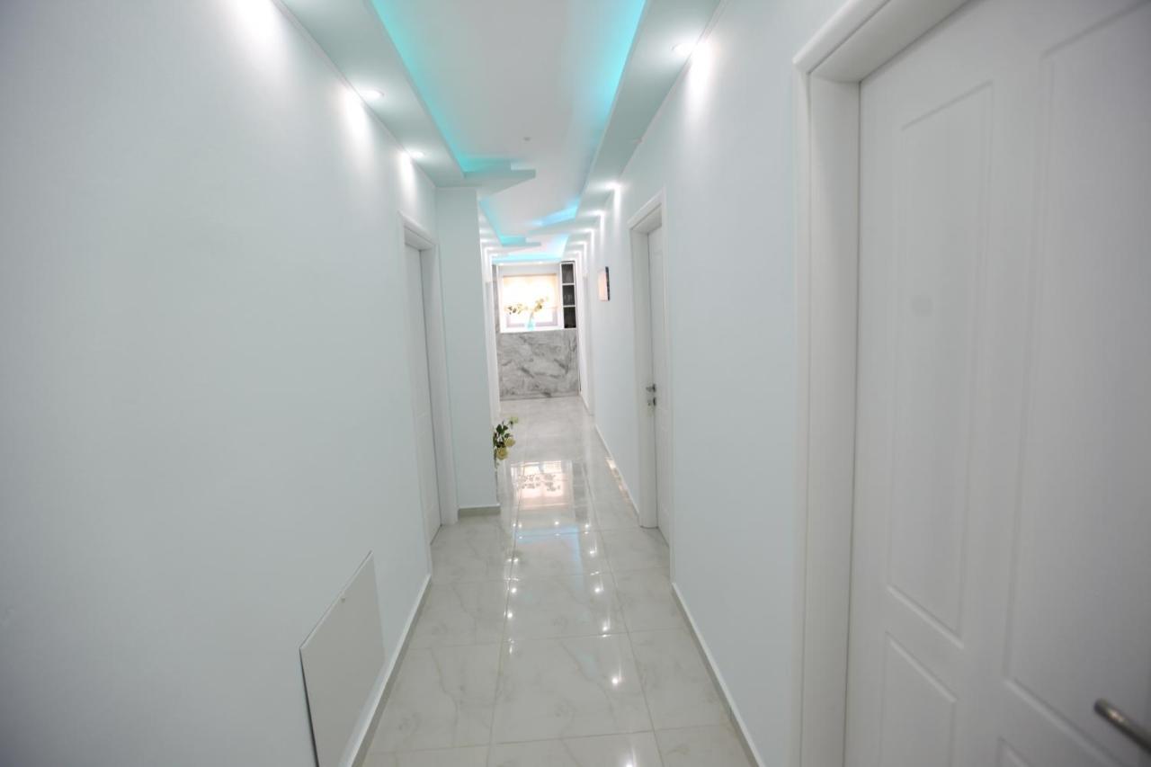Hotel Erviliano Borsh Bagian luar foto