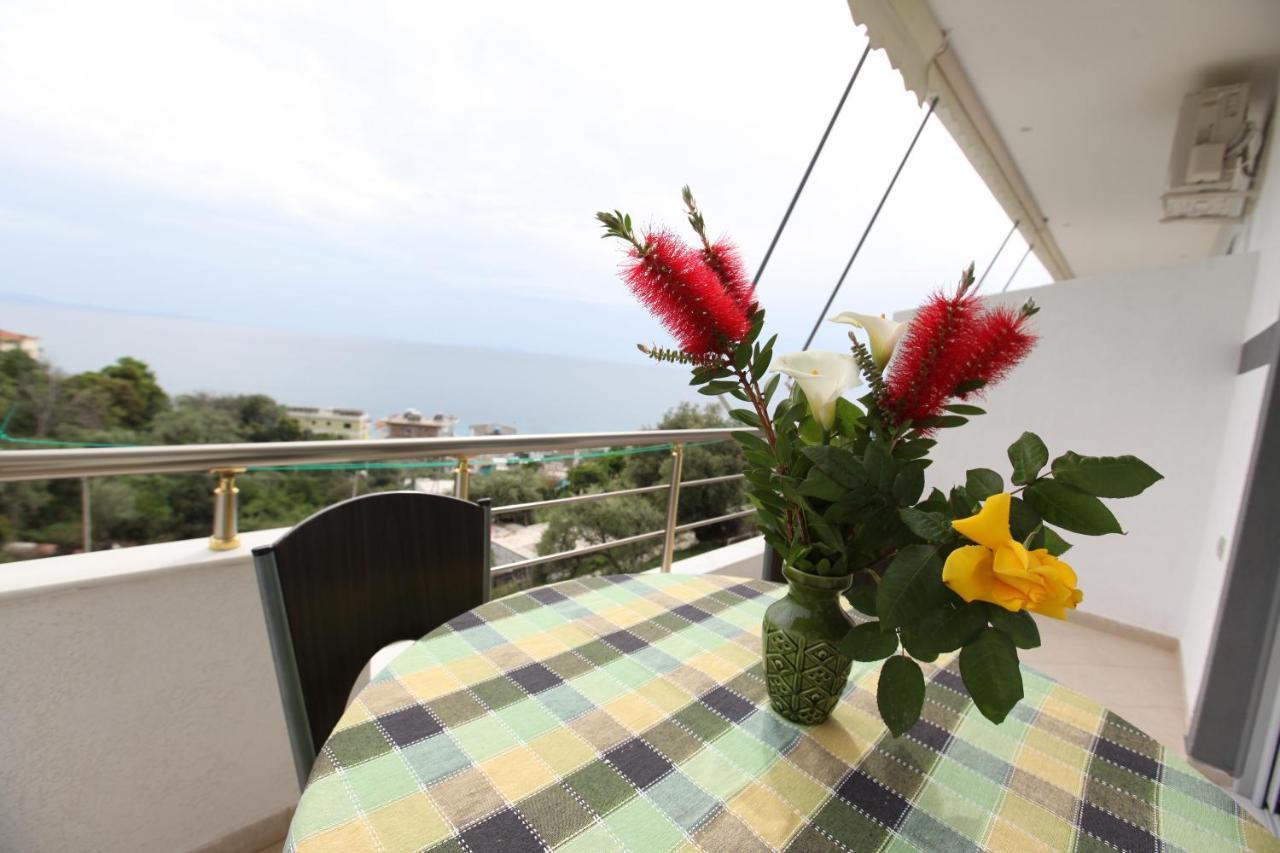 Hotel Erviliano Borsh Bagian luar foto