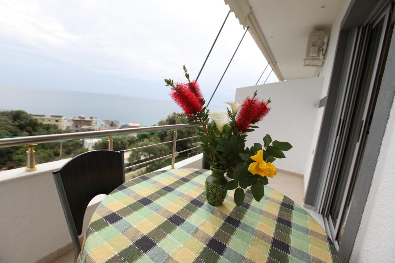 Hotel Erviliano Borsh Bagian luar foto