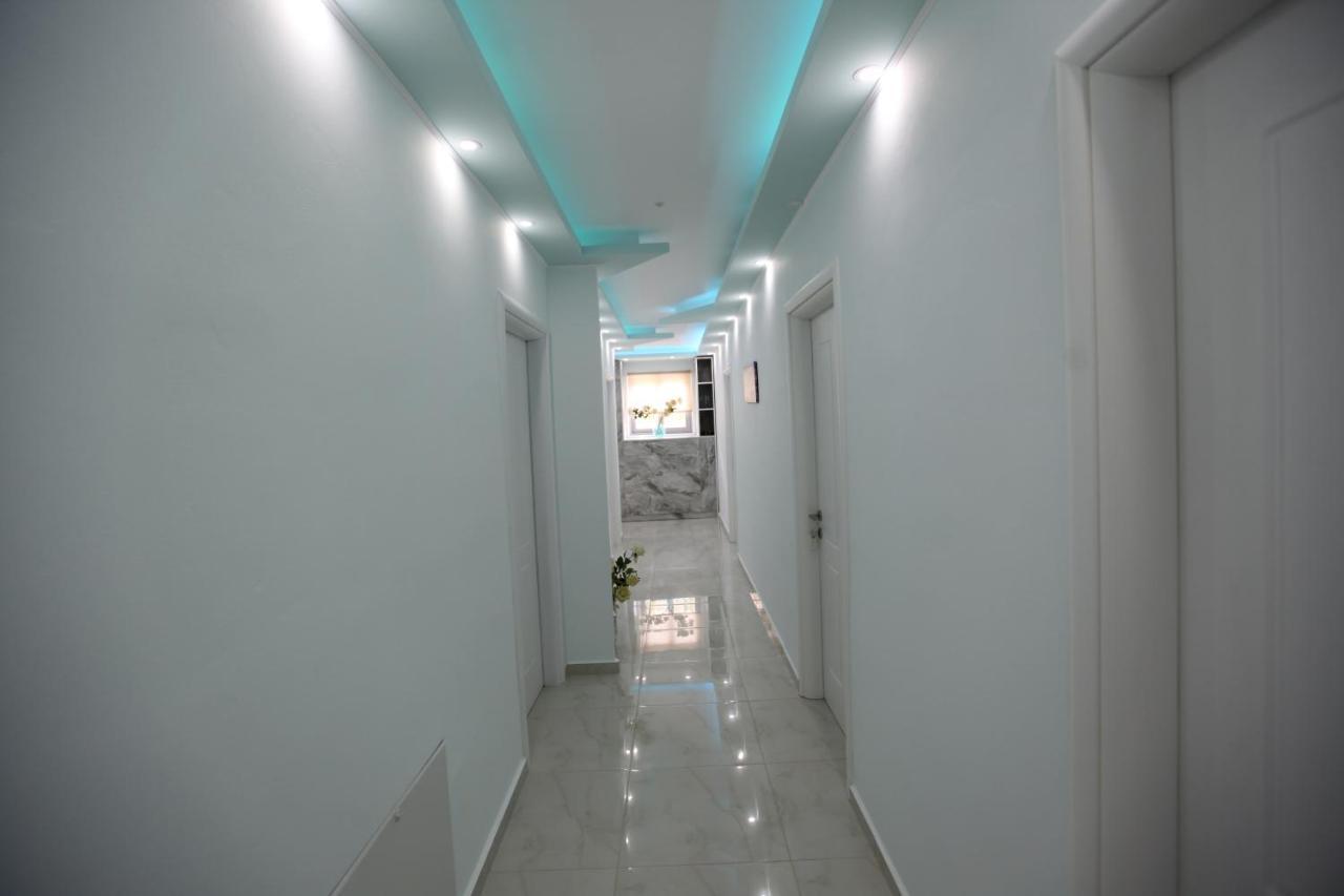 Hotel Erviliano Borsh Bagian luar foto