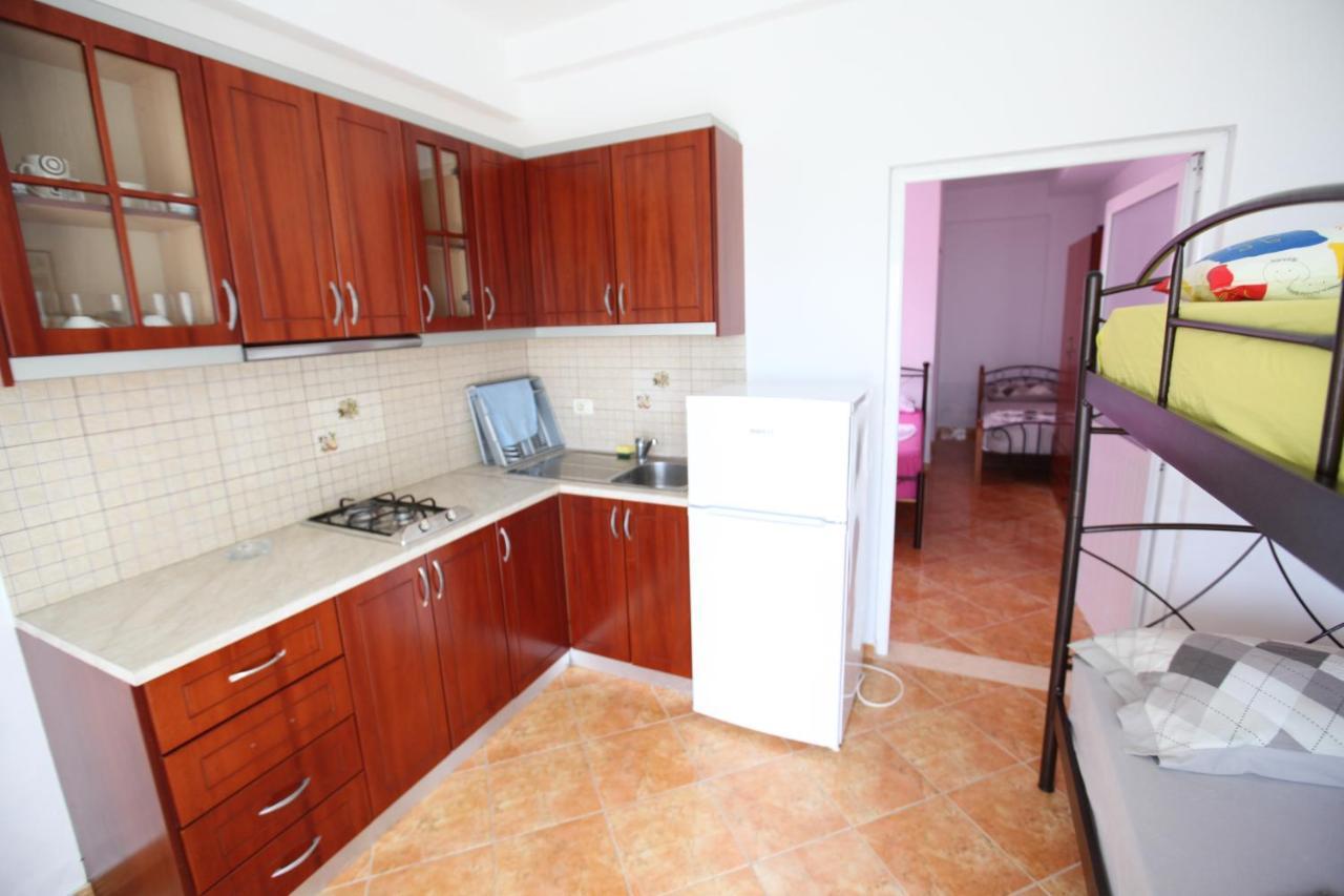 Hotel Erviliano Borsh Bagian luar foto