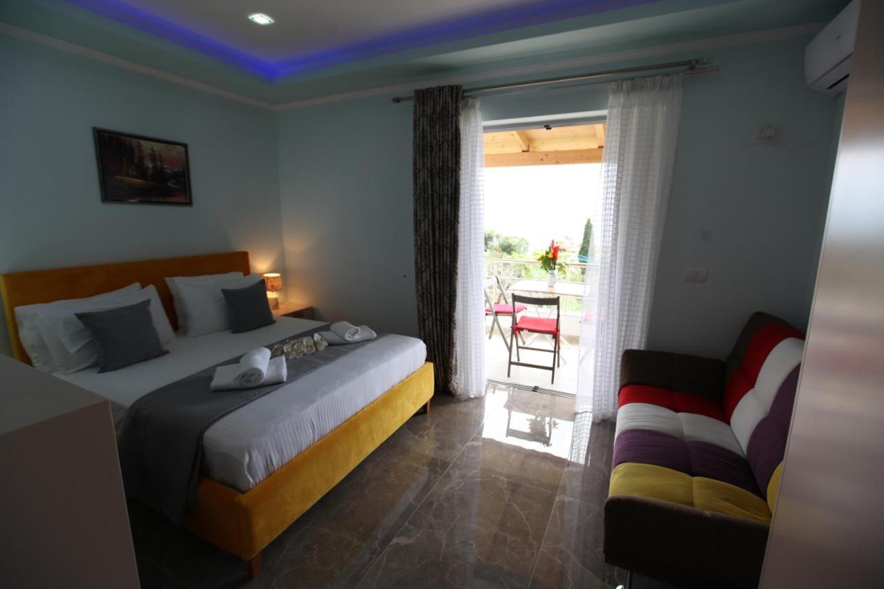 Hotel Erviliano Borsh Bagian luar foto