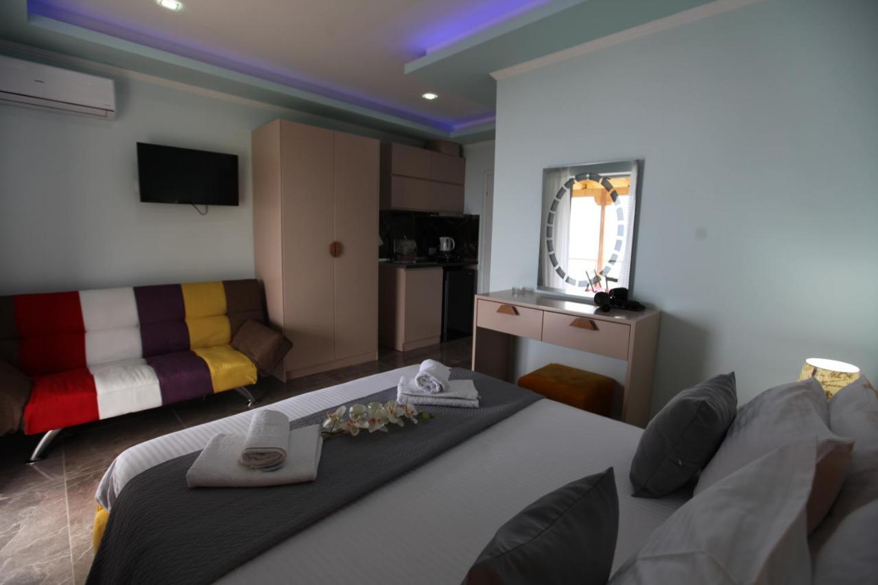 Hotel Erviliano Borsh Bagian luar foto