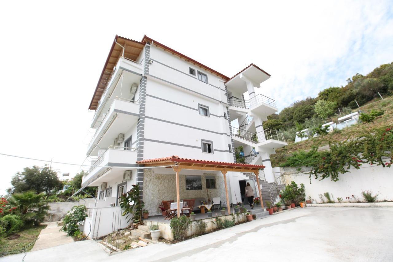 Hotel Erviliano Borsh Bagian luar foto