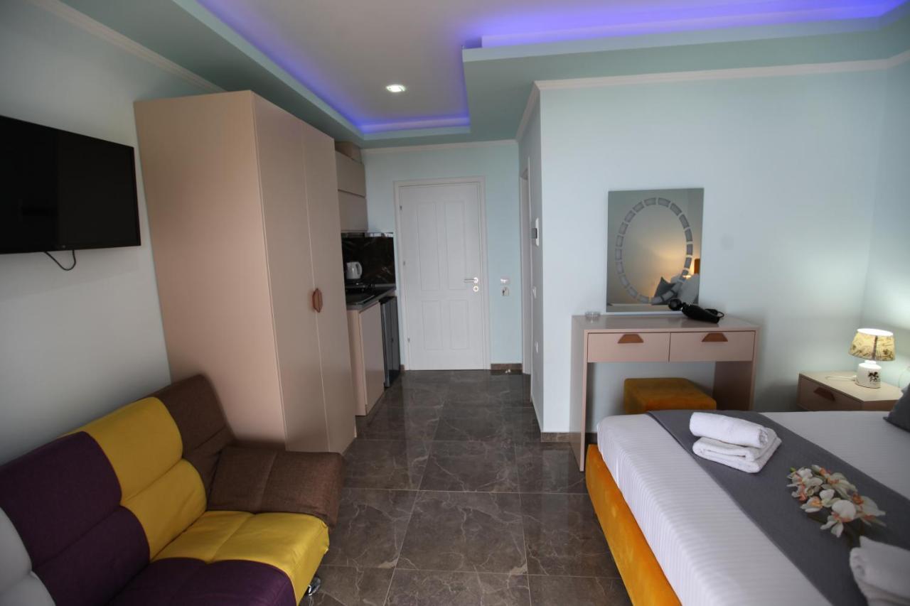 Hotel Erviliano Borsh Bagian luar foto