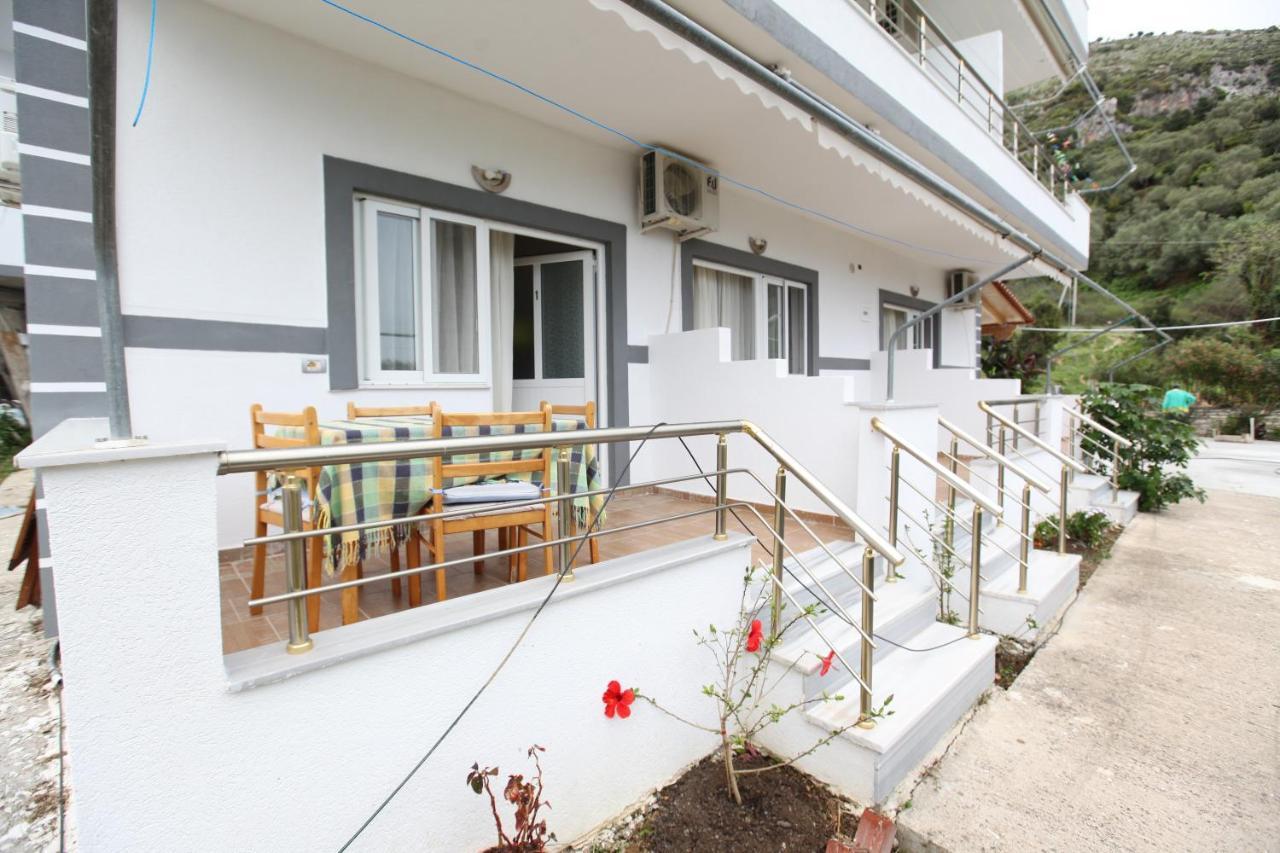 Hotel Erviliano Borsh Bagian luar foto
