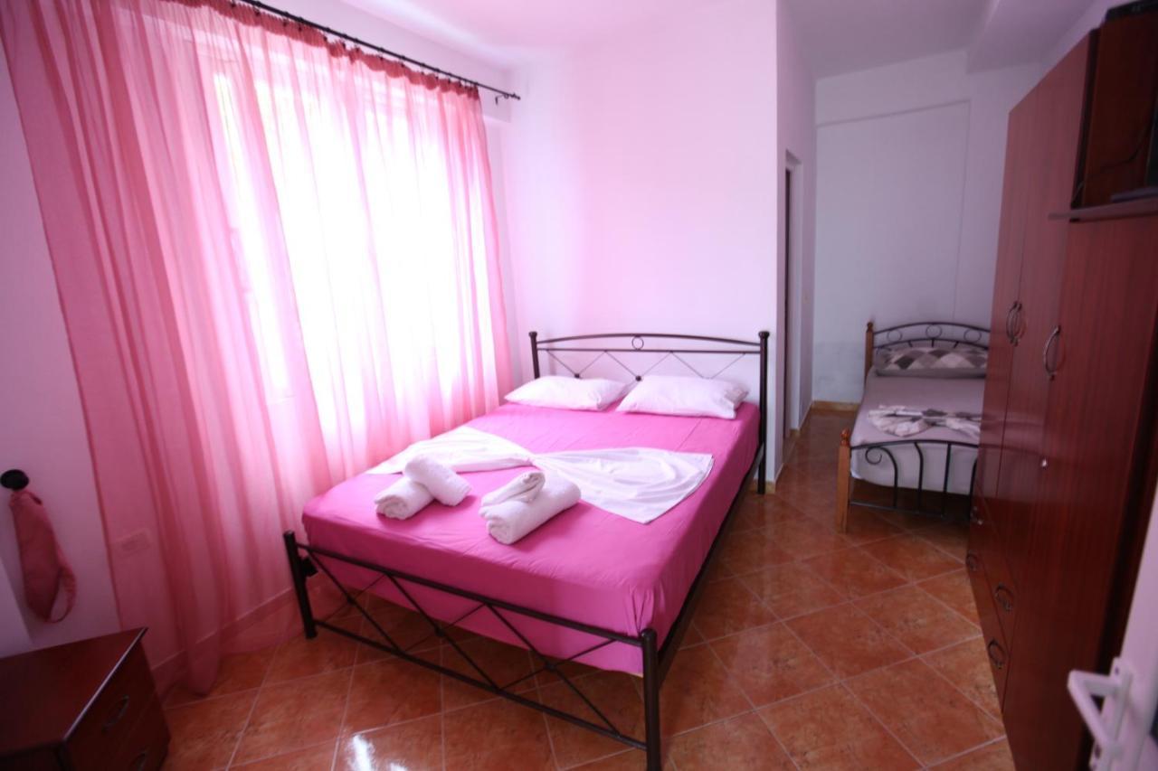 Hotel Erviliano Borsh Bagian luar foto