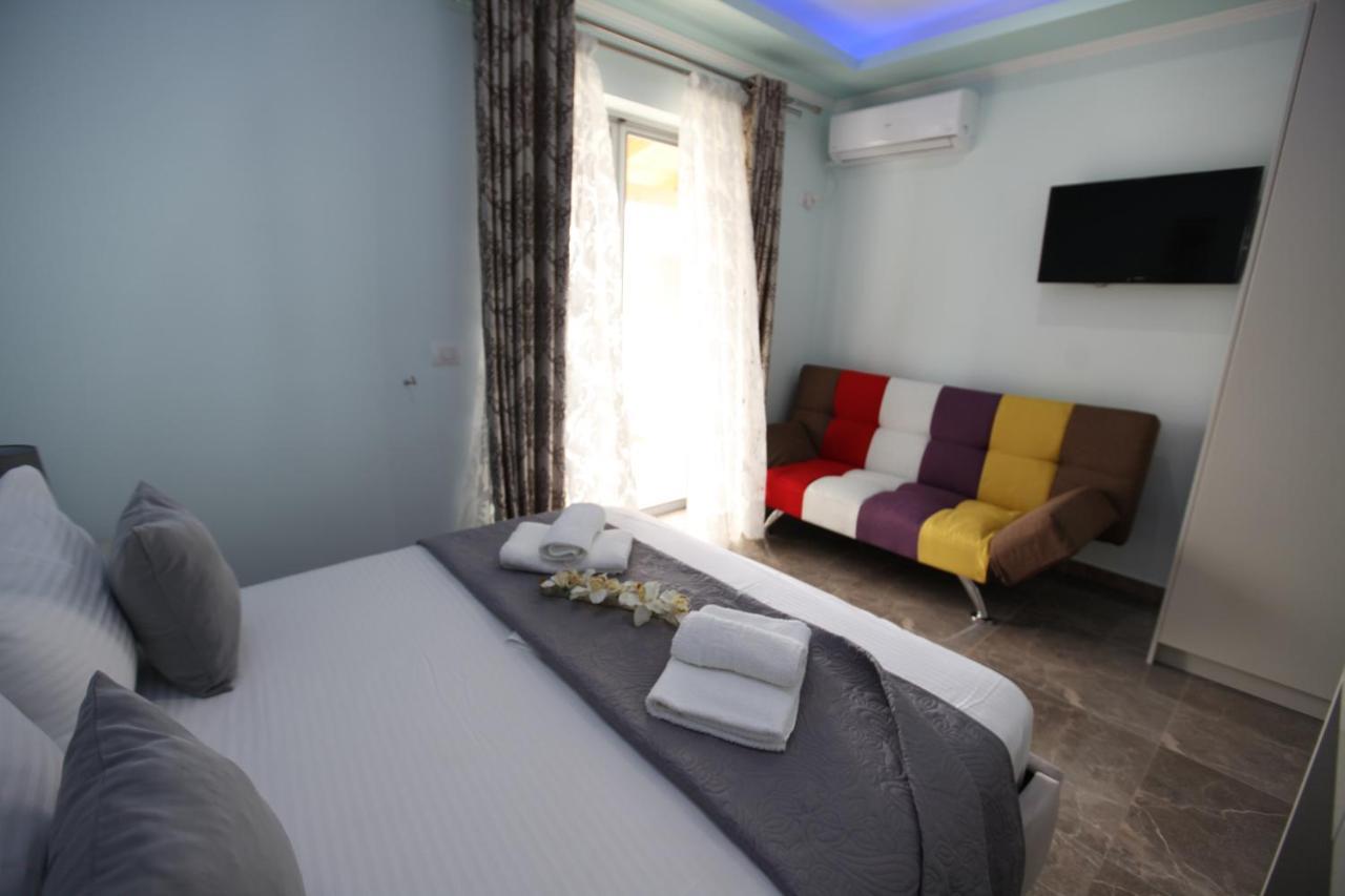 Hotel Erviliano Borsh Bagian luar foto