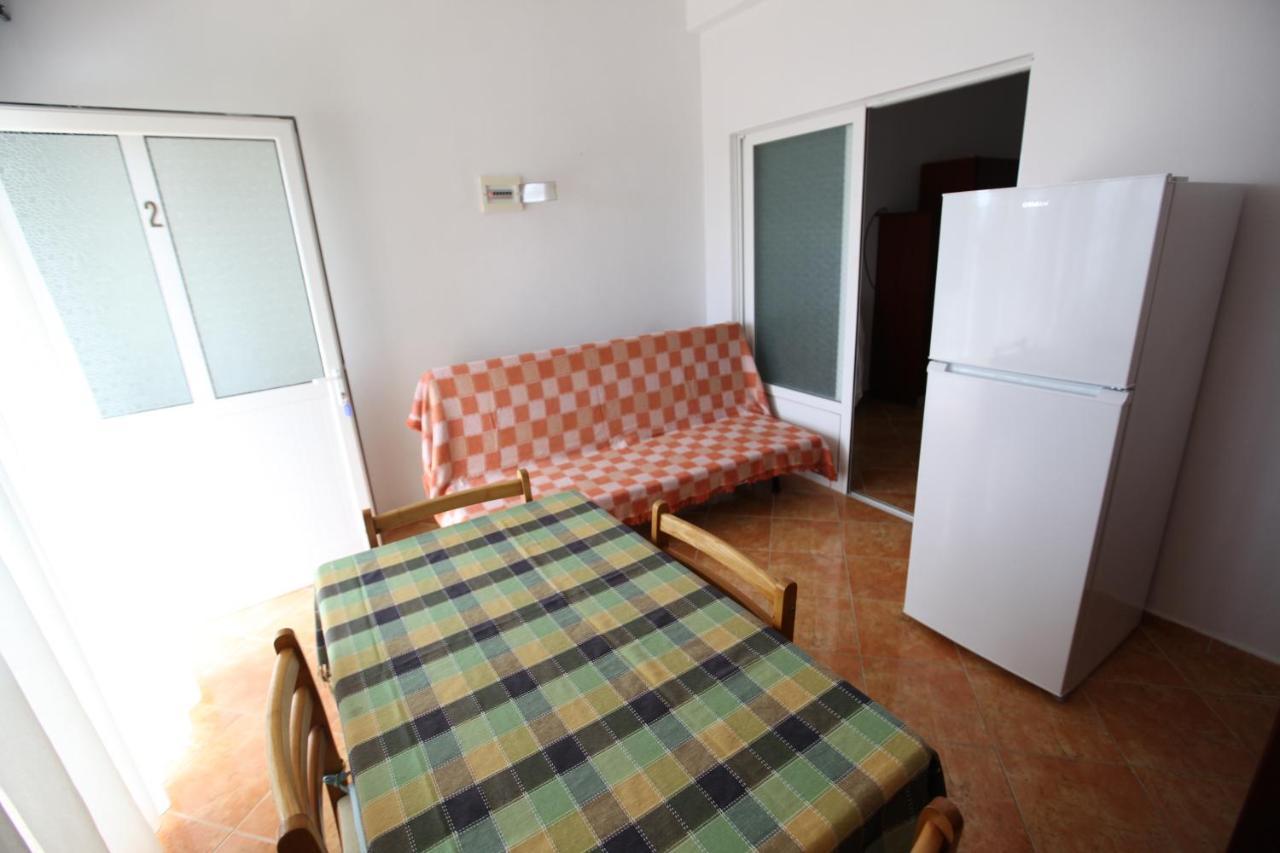 Hotel Erviliano Borsh Bagian luar foto