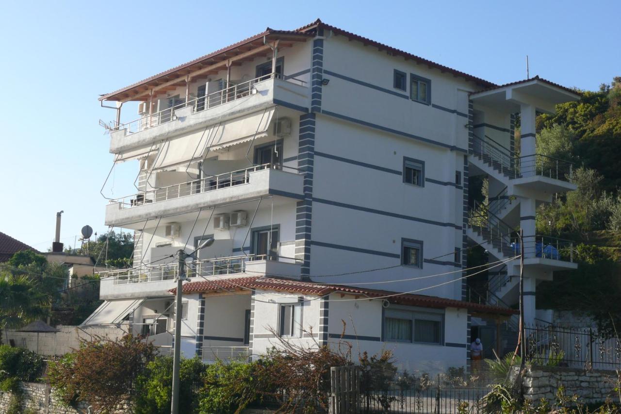 Hotel Erviliano Borsh Bagian luar foto